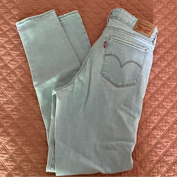 👖Levi’s 711 Skinny Stretchy JeansHoles, Distressed LightWash Leggings Size 30 - Picture 5 of 12